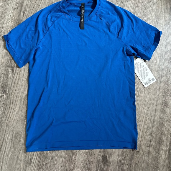 lululemon Metal Vent Blue Short Sleeve Tee - Picture 1 of 3